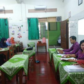 Dosen Pend.Biologi beri pelatihan penyusunan modul ajar bagi guru-guru SMP Ta’mirul Islam Surakarta Dosen Pend.Biologi beri pelatihan penyusunan modul ajar bagi guru-guru SMP Ta’mirul Islam Surakarta