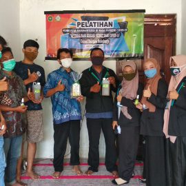 Cegah Penyebaran Covid-19, Mahasiswa Pendidikan Biologi Mengadakan Pelatihan Pembuatan Hand Sanitizer Kepada Masyarakat