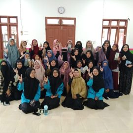 Prodi Pendidikan Biologi Univet Bantara Gelar Pelatihan Lilin Aromaterapi di Pondok ROJA Hidayatullah Sukoharjo Prodi Pendidikan Biologi Univet Bantara Gelar Pelatihan Lilin Aromaterapi di Pondok ROJA Hidayatullah Sukoharjo