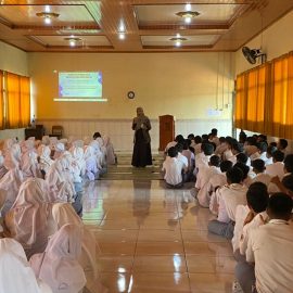 Pelatihan Lilin Aromaterapi, Dosen Pendidikan Biologi Univet Bantara Dorong Kreativitas Siswa MAN 1 Sukoharjo Pelatihan Lilin Aromaterapi, Dosen Pendidikan Biologi Univet Bantara Dorong Kreativitas Siswa MAN 1 Sukoharjo