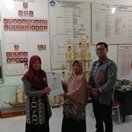 Perkuat Jiwa Edupreneur Siswa melalui IA, Pendidikan Biologi Univet Bantara Gelar Pelatihan Lilin Aromaterapi di SMA Veteran Sukoharjo Perkuat Jiwa Edupreneur Siswa melalui IA, Pendidikan Biologi Univet Bantara Gelar Pelatihan Lilin Aromaterapi di SMA Veteran Sukoharjo