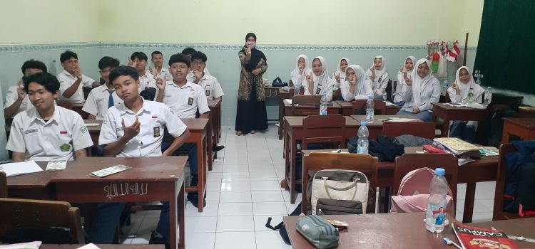 Dari Biologi ke Edupreneur: Pendidikan Biologi Univet Bantara Gelar Pelatihan Lilin Aromaterapi di MAN 2 Surakarta